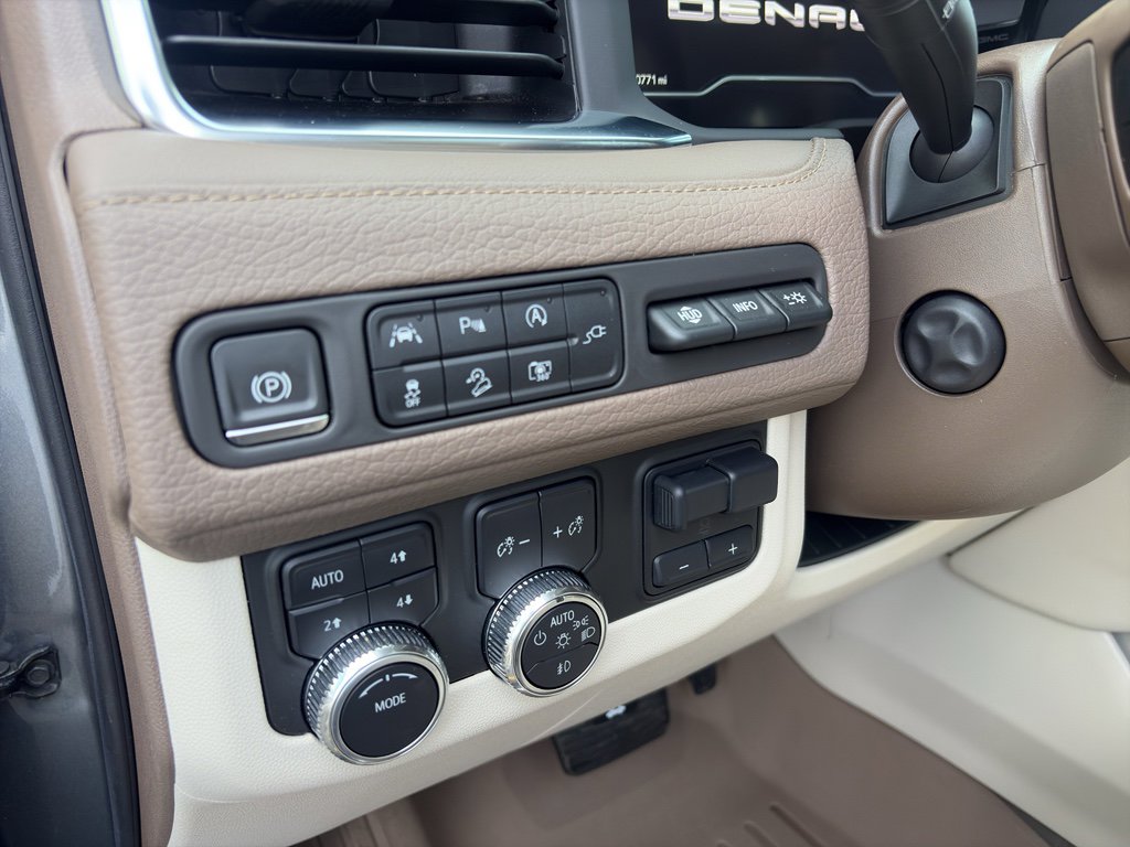 Used 2022 GMC Yukon Denali w/ Denali Premium Package image 23