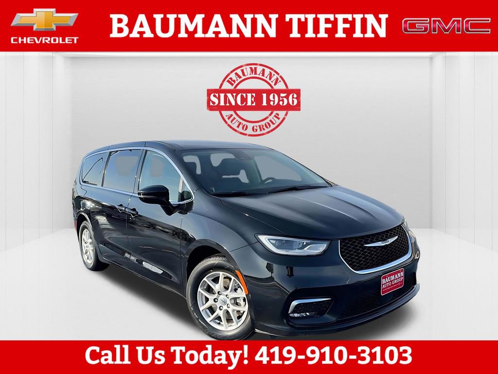 Used 2024 Chrysler Pacifica Touring-L image 1