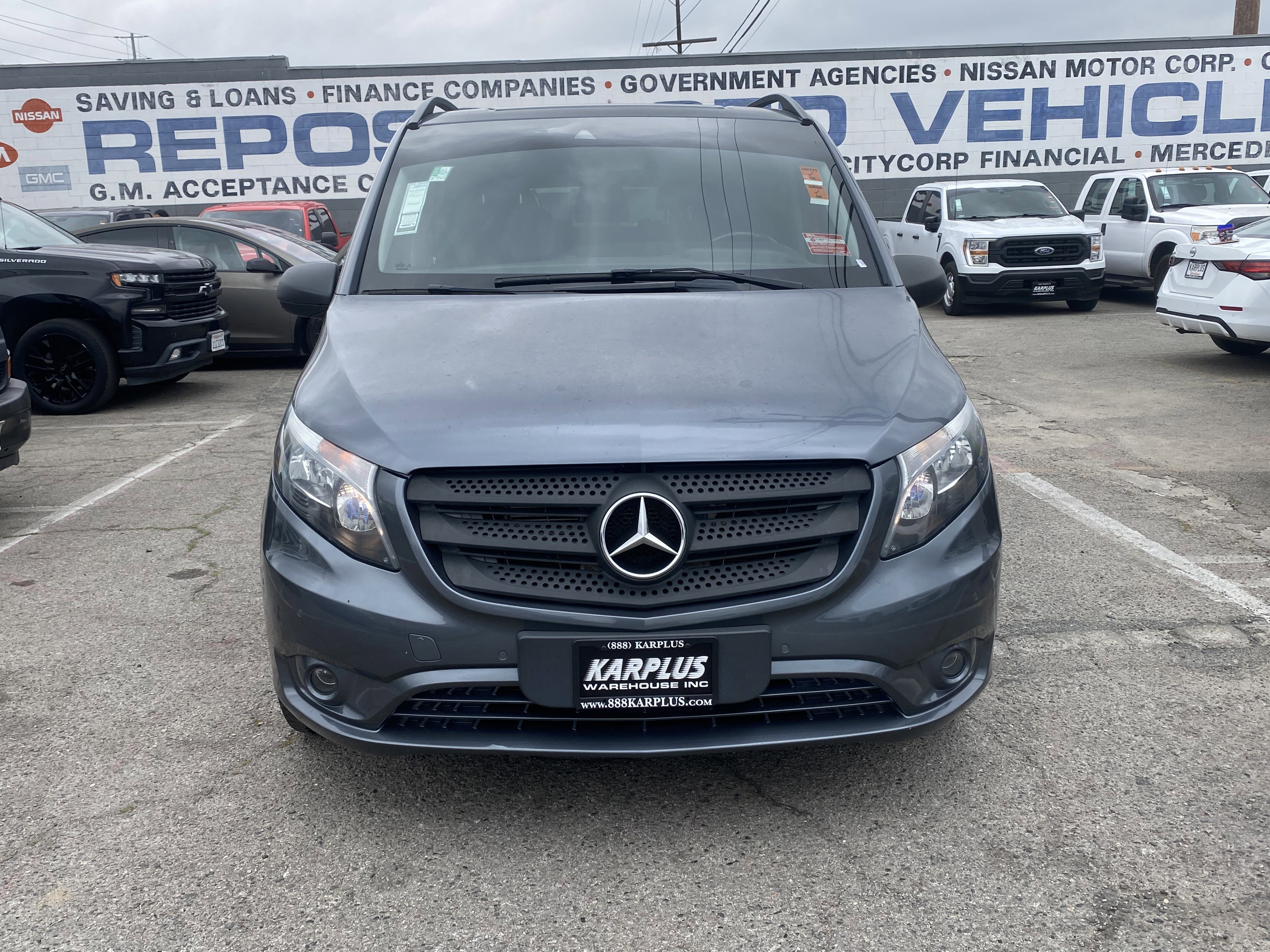 Used 2017 Mercedes-Benz Metris Passenger image 3