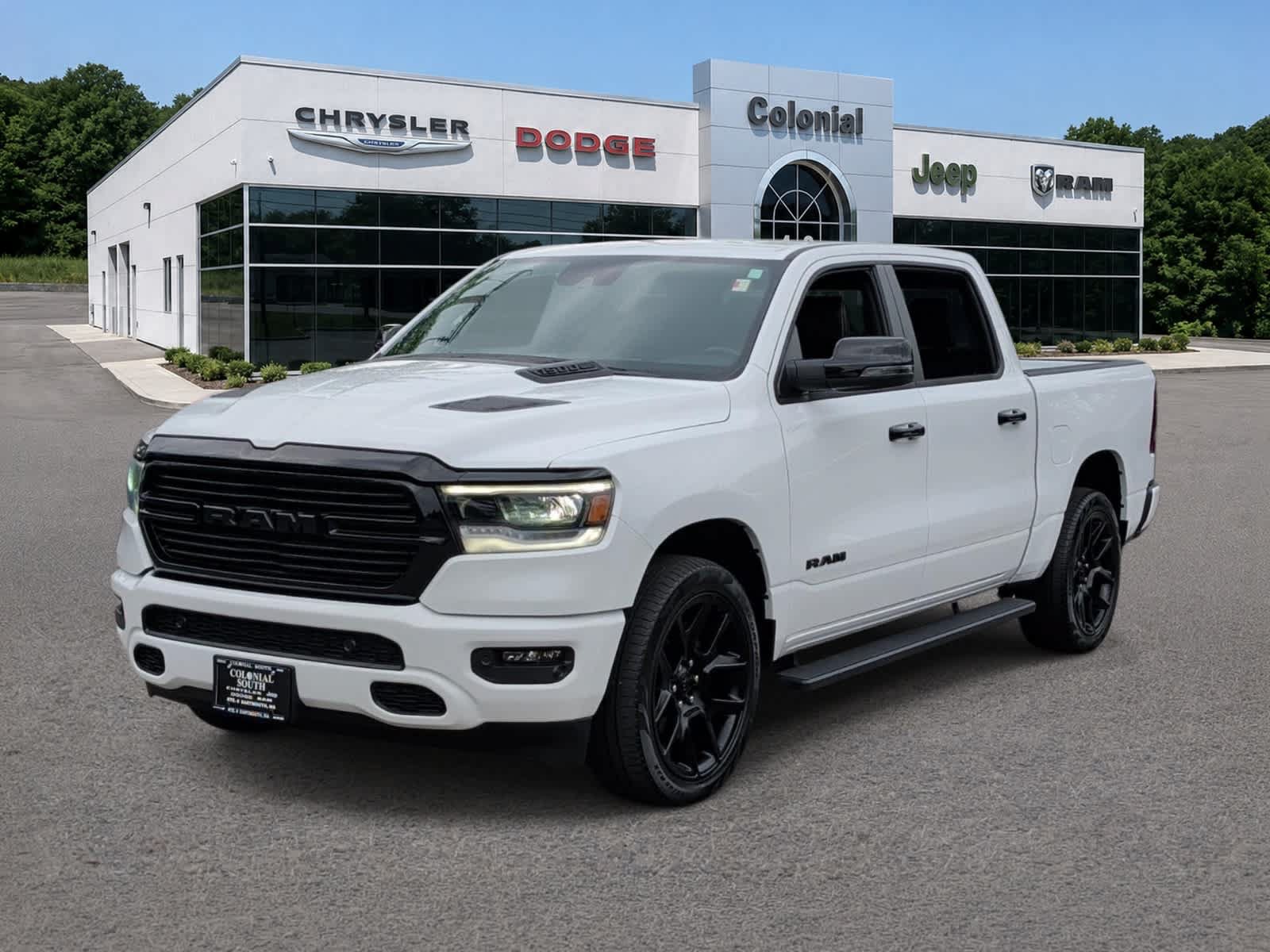 Used 2024 RAM 1500 Laramie AWD/4WD image 1