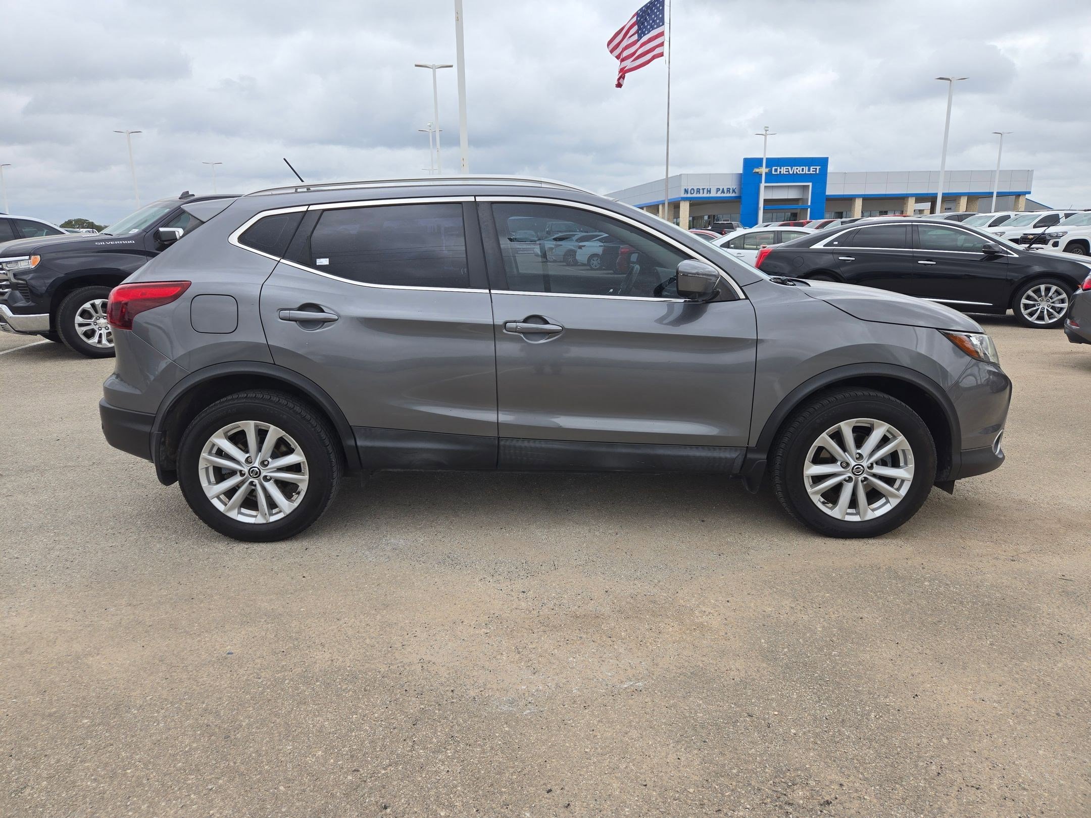 Used 2019 Nissan Rogue Sport SV w/ Technology Package image 2