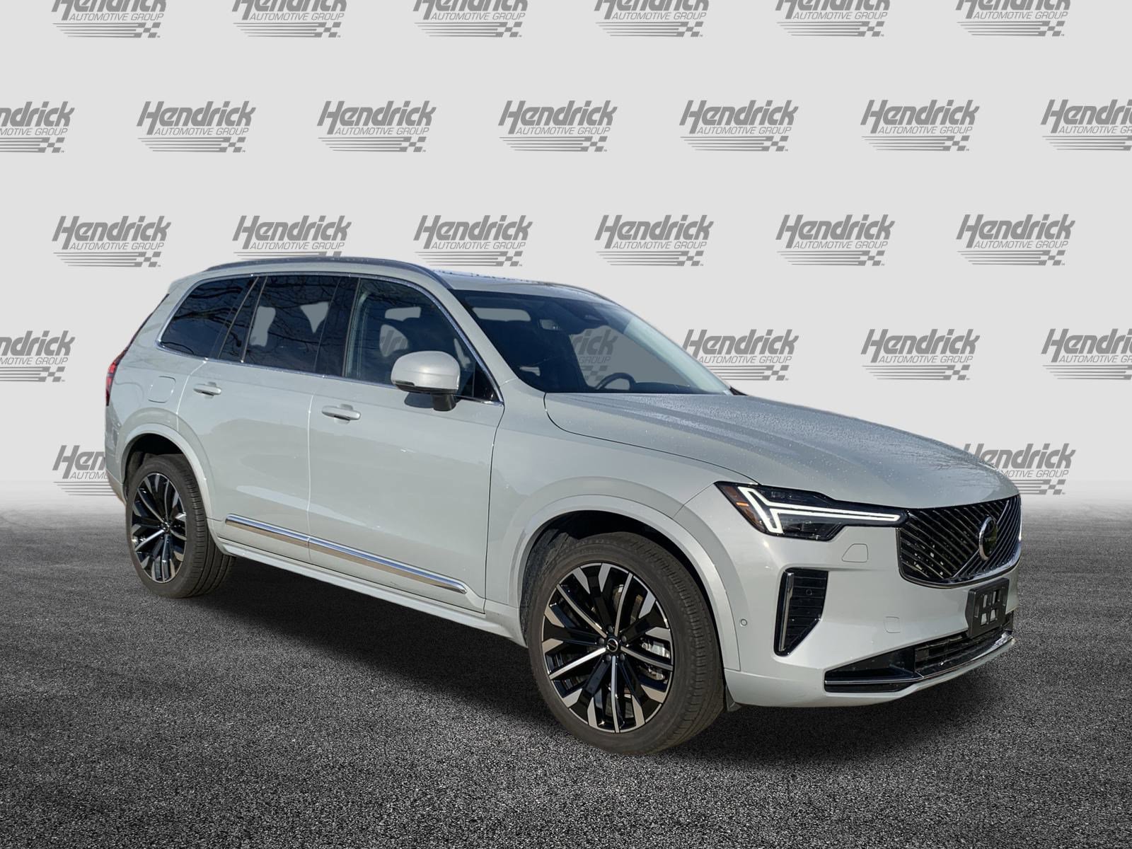 Used 2025 Volvo XC90 B6 Plus image 2