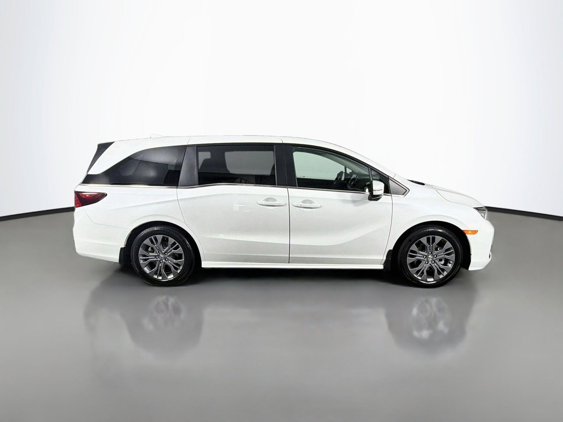 Certified 2025 Honda Odyssey Touring image 2