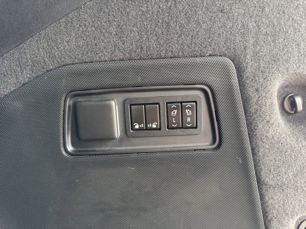 Used 2021 Cadillac Escalade ESV Premium Luxury w/ Driver Assist Tech Package AWD/4WD image 43