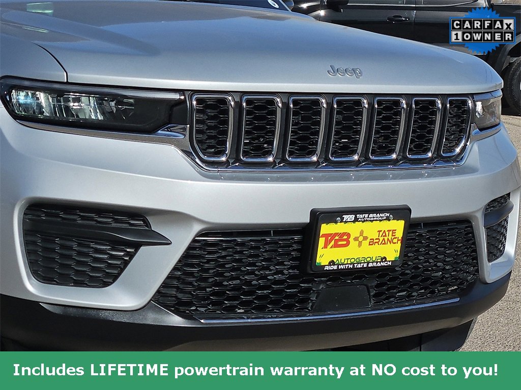 Used 2025 Jeep Grand Cherokee Laredo image 7