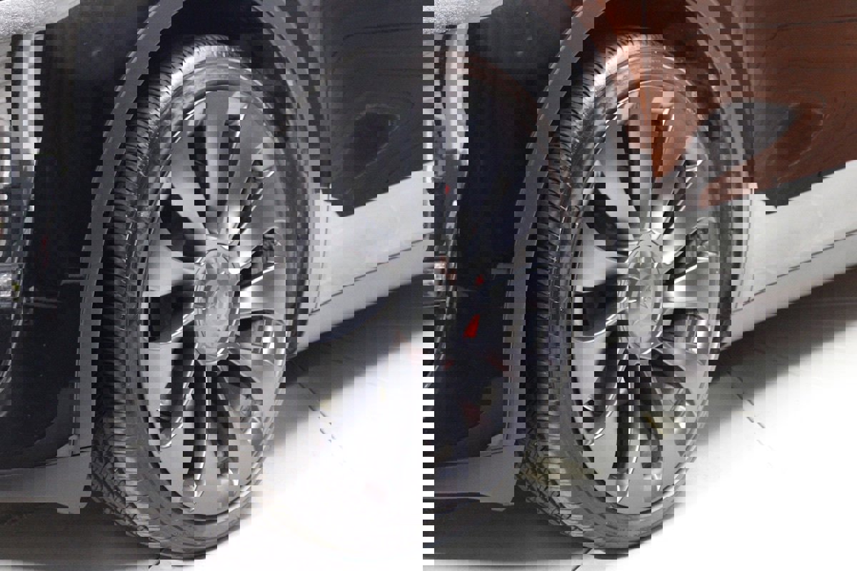 Used 2024 Tesla Model Y Performance image 19