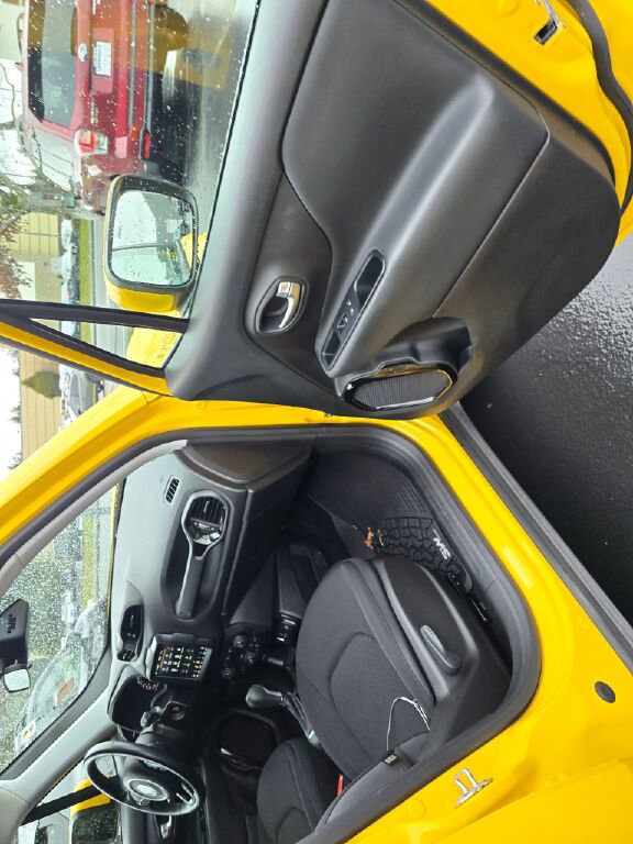 Used 2019 Jeep Renegade Altitude w/ UConnect 8.4 Nav Group image 12