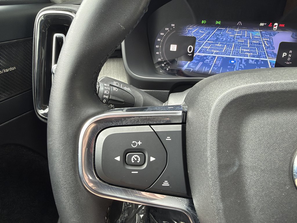 Used 2023 Volvo XC40 B5 Plus w/ Driver Assist Package AWD/4WD image 29