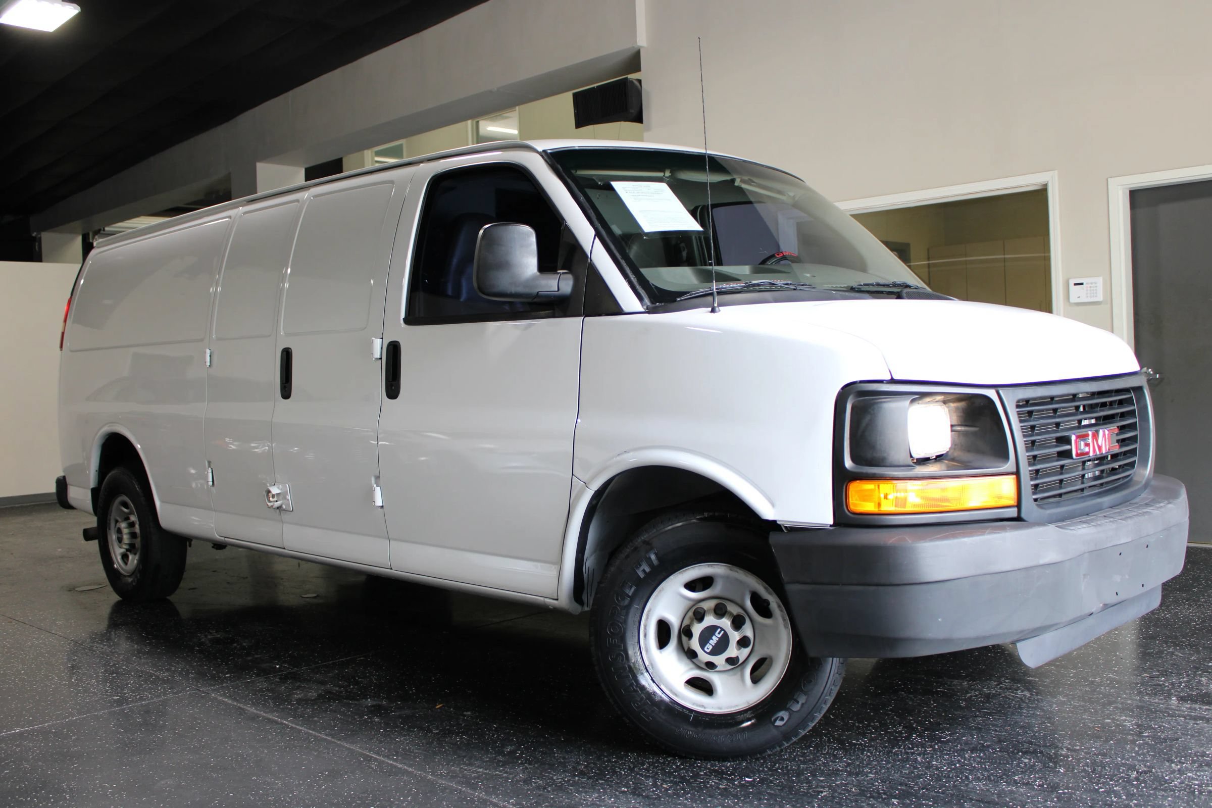 Used 2008 GMC Savana 2500 Extended RWD image 31