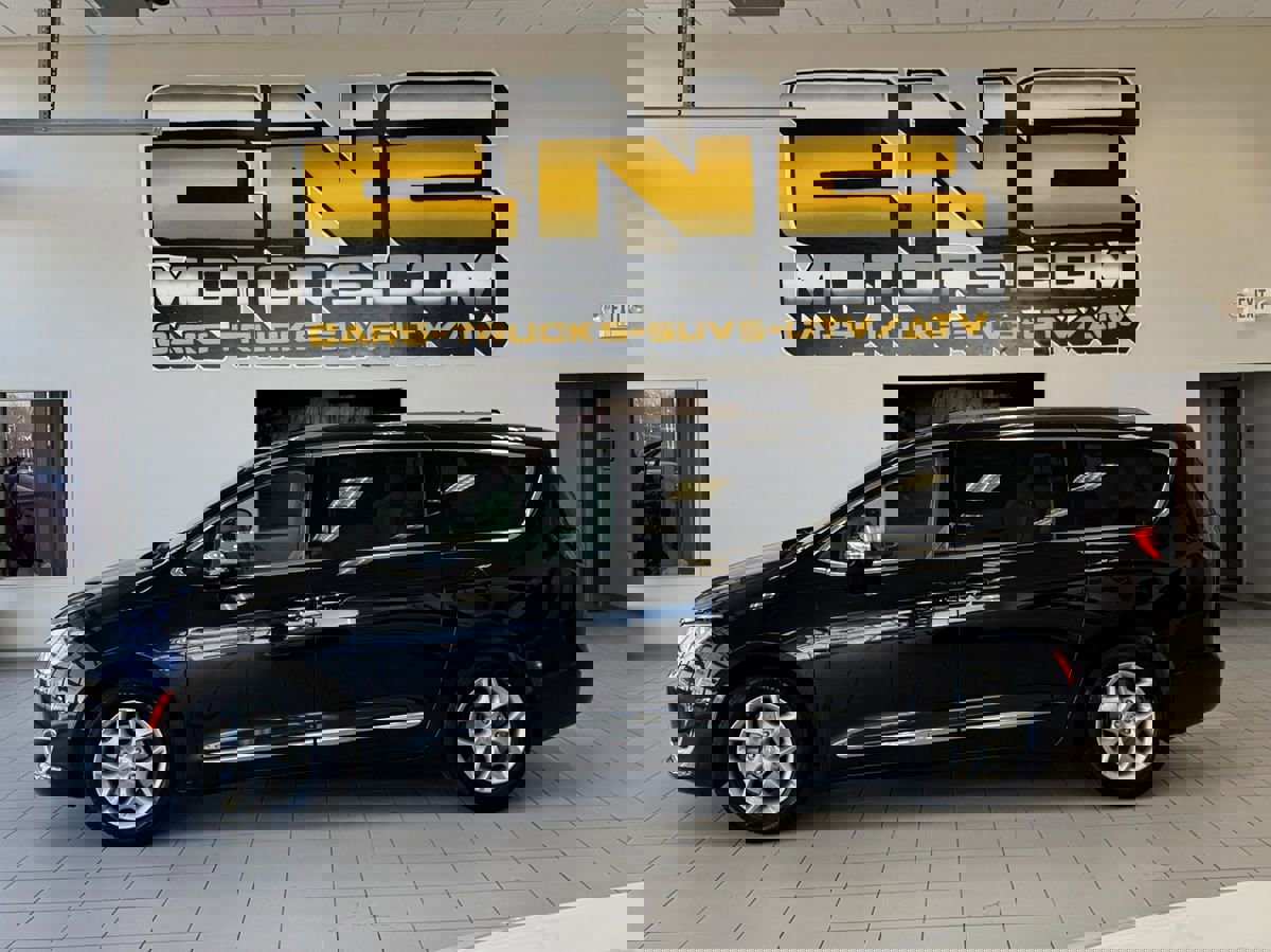 Used 2019 Chrysler Pacifica Limited image 57