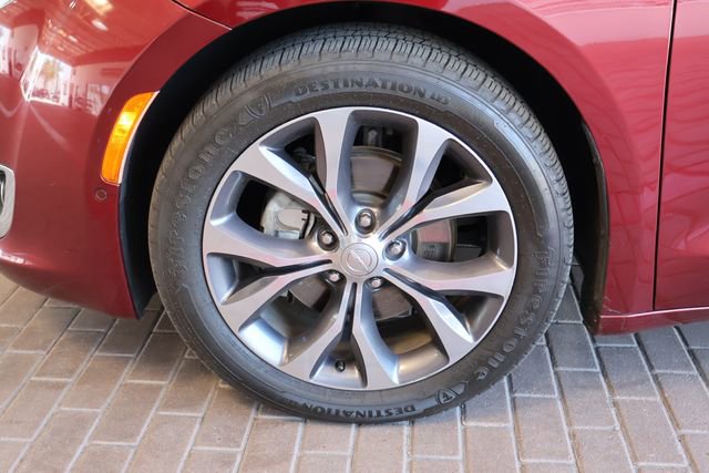 Used 2017 Chrysler Pacifica Limited image 12