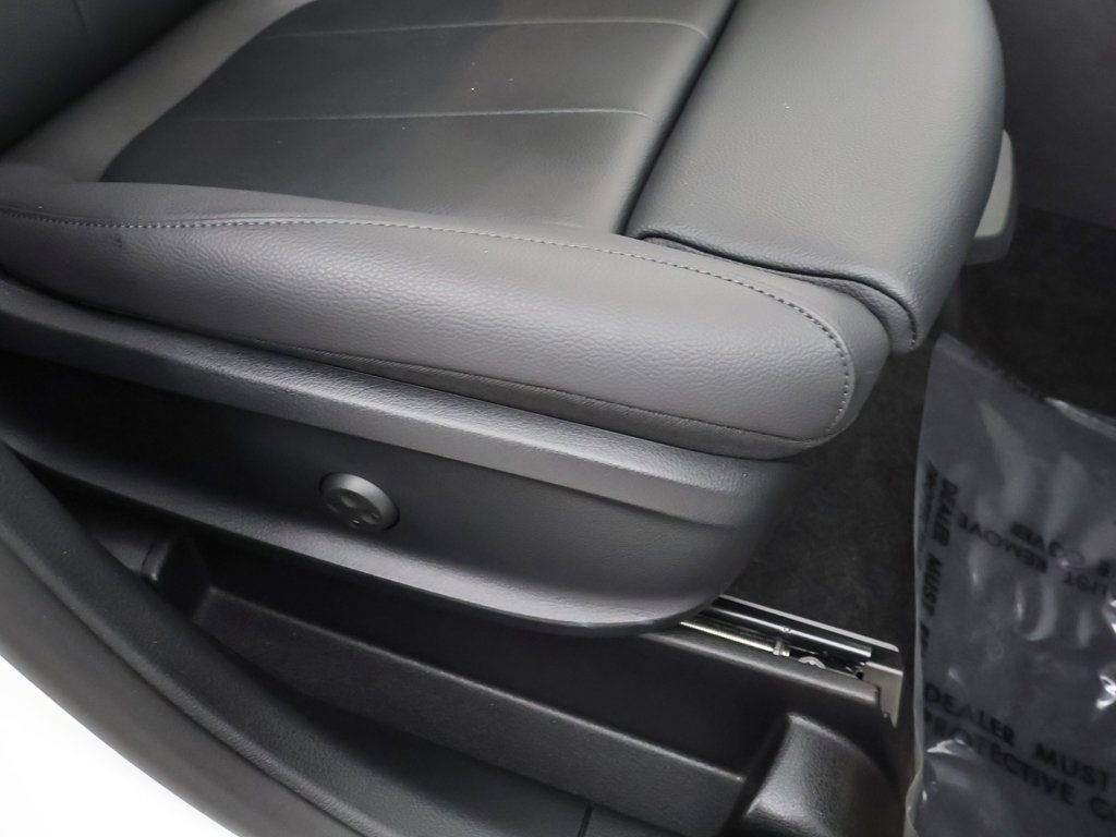 Used 2025 Mercedes-Benz GLA 250 4MATIC image 32