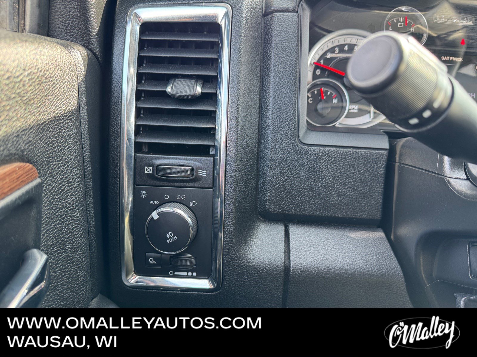 Used 2014 RAM 1500 Laramie w/ Trailer Tow Group image 18