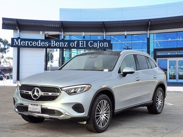 Used 2025 Mercedes-Benz GLC 300 image 1