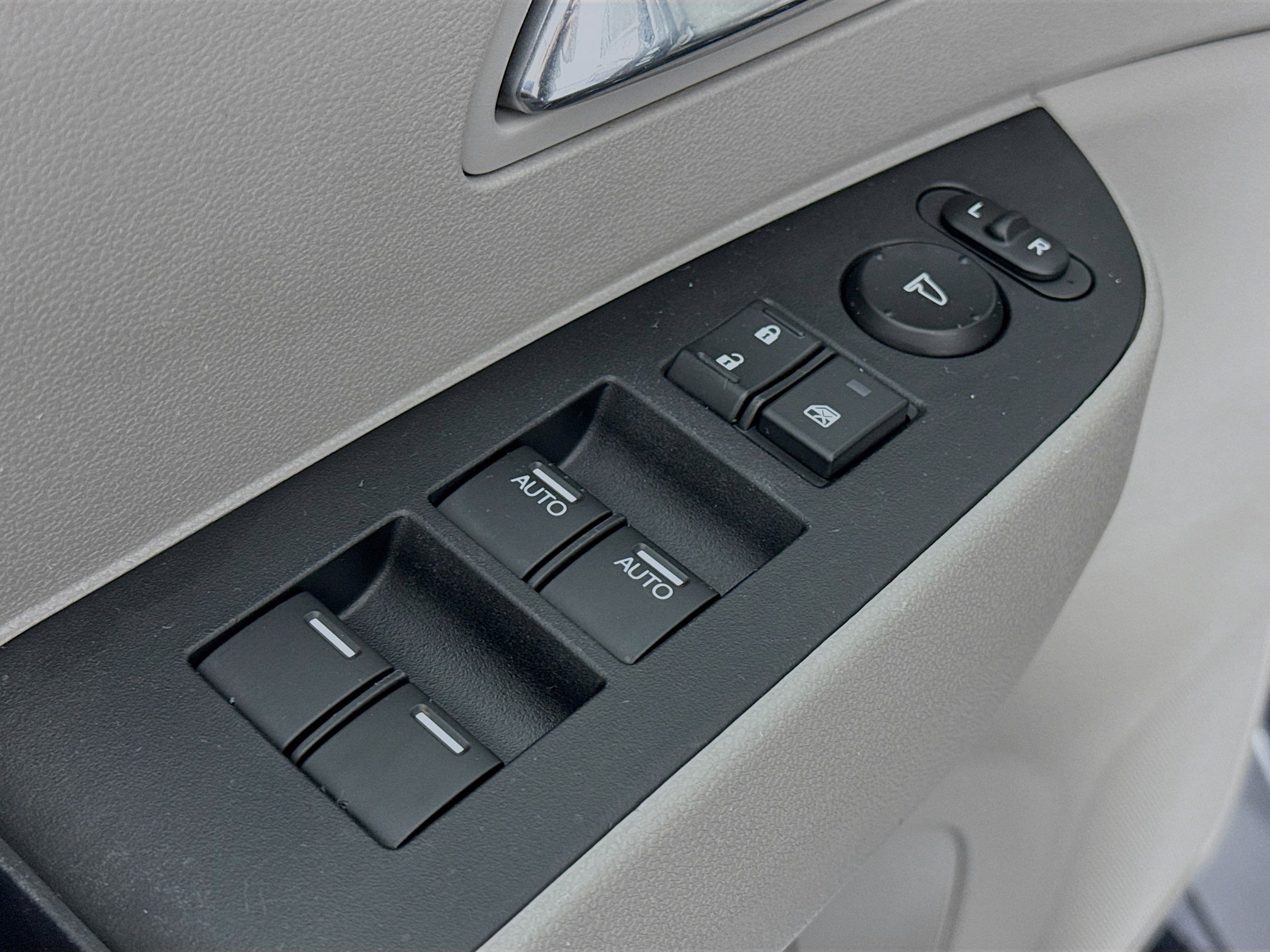 Used 2016 Honda Odyssey SE image 17