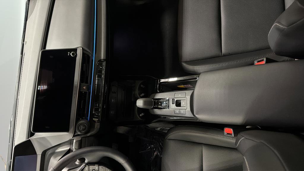 Used 2025 Toyota Prius AWD image 19