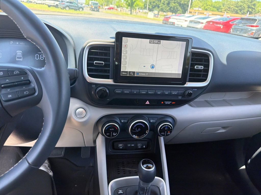 Certified 2025 Hyundai Venue Limited FWD image 19