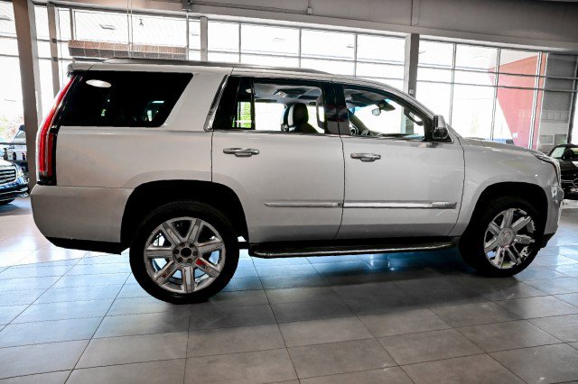 Used 2016 Cadillac Escalade Luxury AWD/4WD image 4