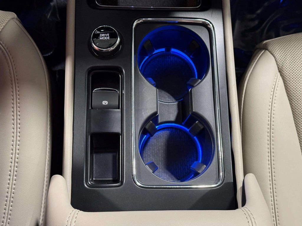 Used 2025 Lincoln Corsair Grand Touring image 13