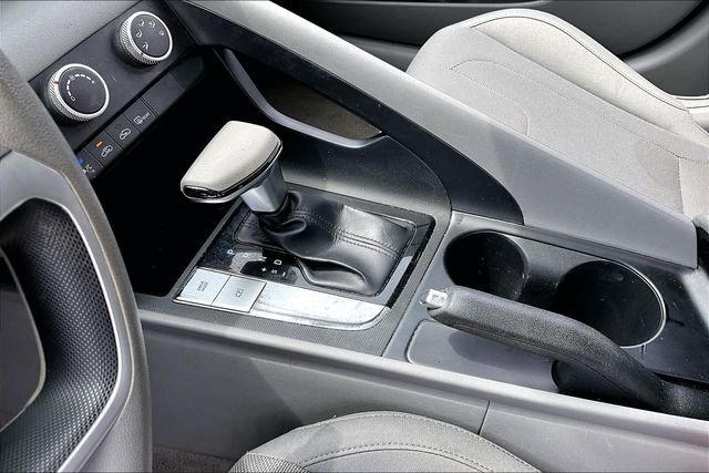 Used 2021 Hyundai Elantra SE FWD image 18
