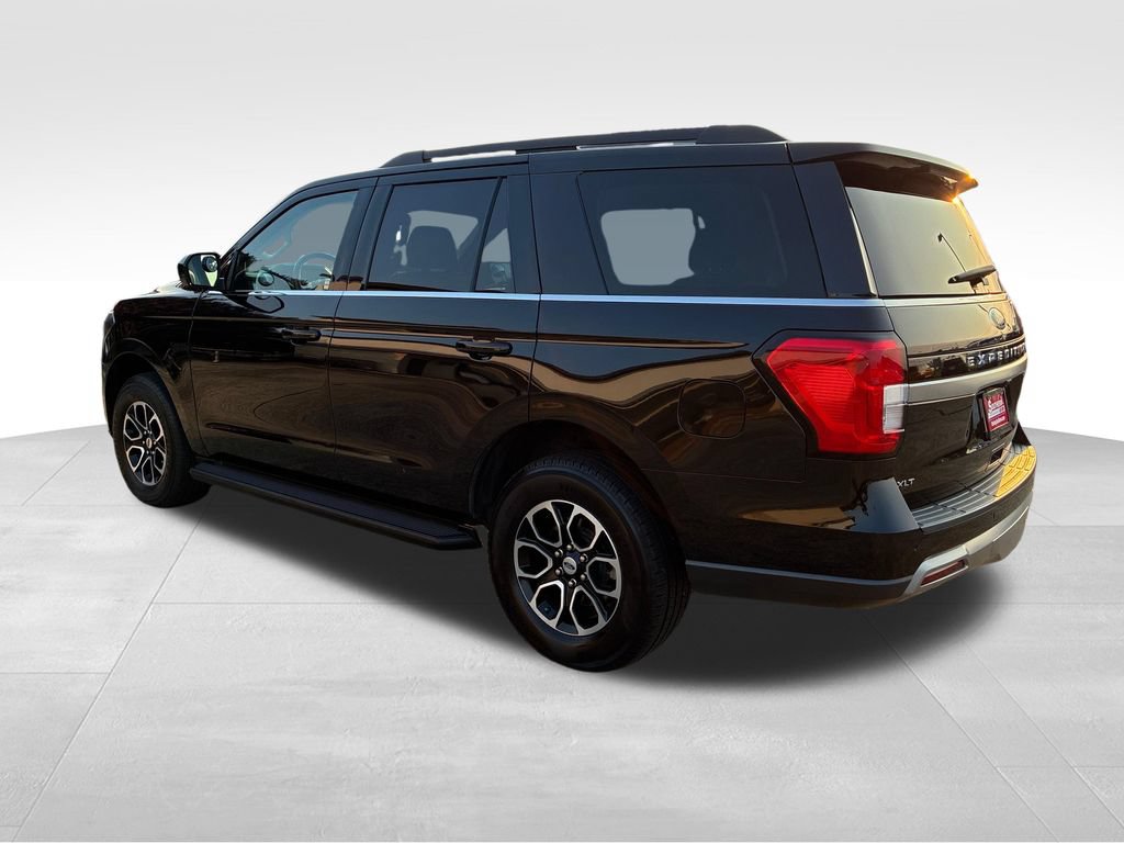 Used 2024 Ford Expedition XLT AWD/4WD image 3