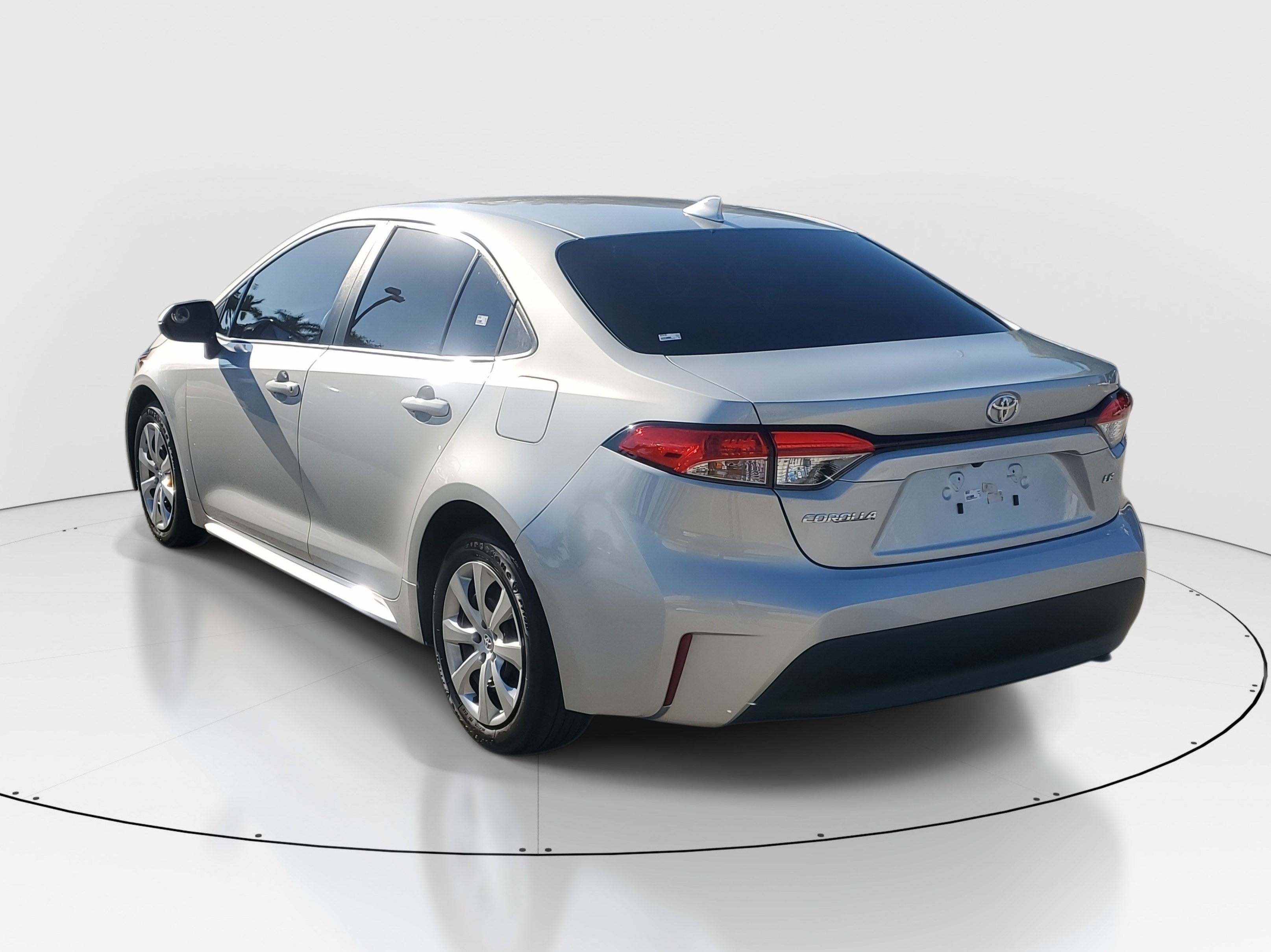 Used 2023 Toyota Corolla LE image 5