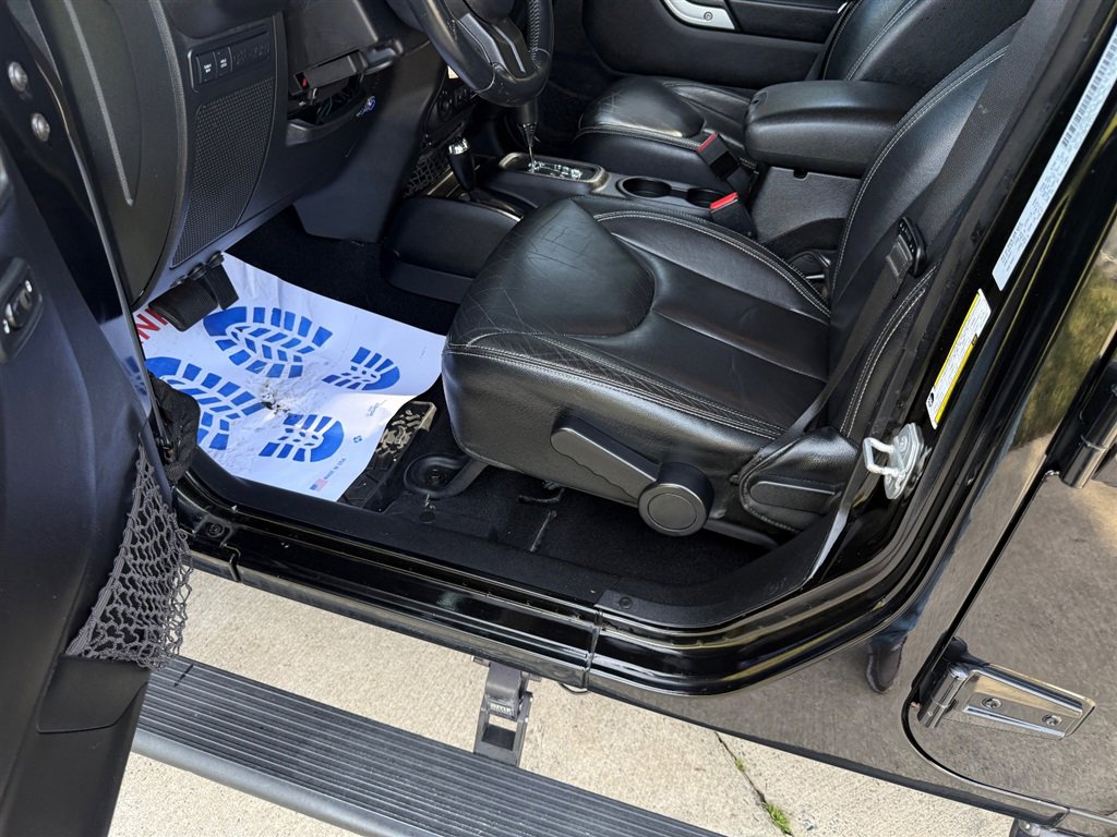 Used 2015 Jeep Wrangler Unlimited Rubicon w/ Dual Top Group image 52