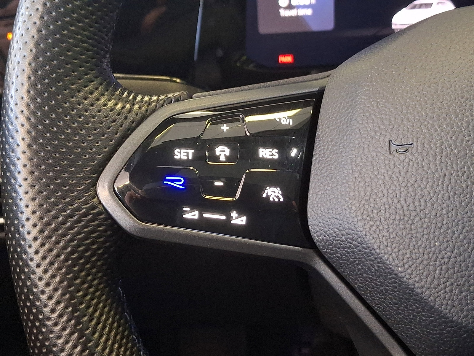 Used 2022 Volkswagen Golf R image 17