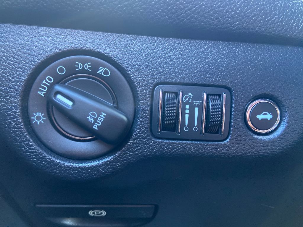 Used 2015 Dodge Challenger R/T Plus RWD image 30