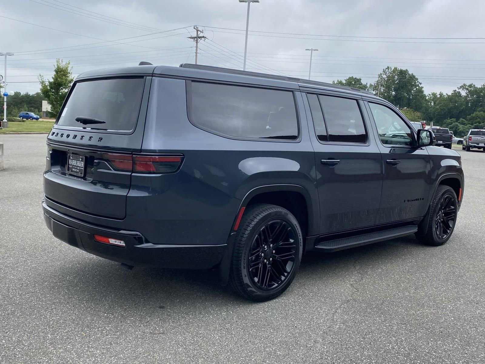 New 2025 Jeep Wagoneer L Series II w/ Convenience Group I AWD/4WD image 8