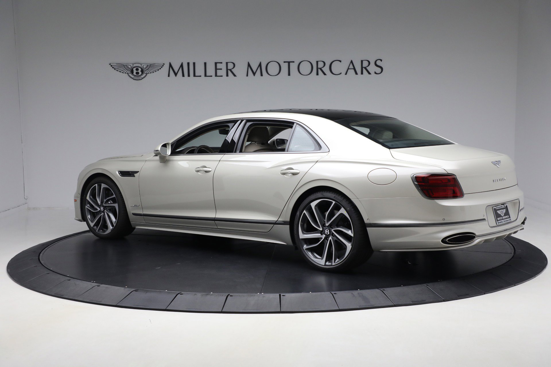 New 2025 Bentley Flying Spur Plug-In Hybrid image 4