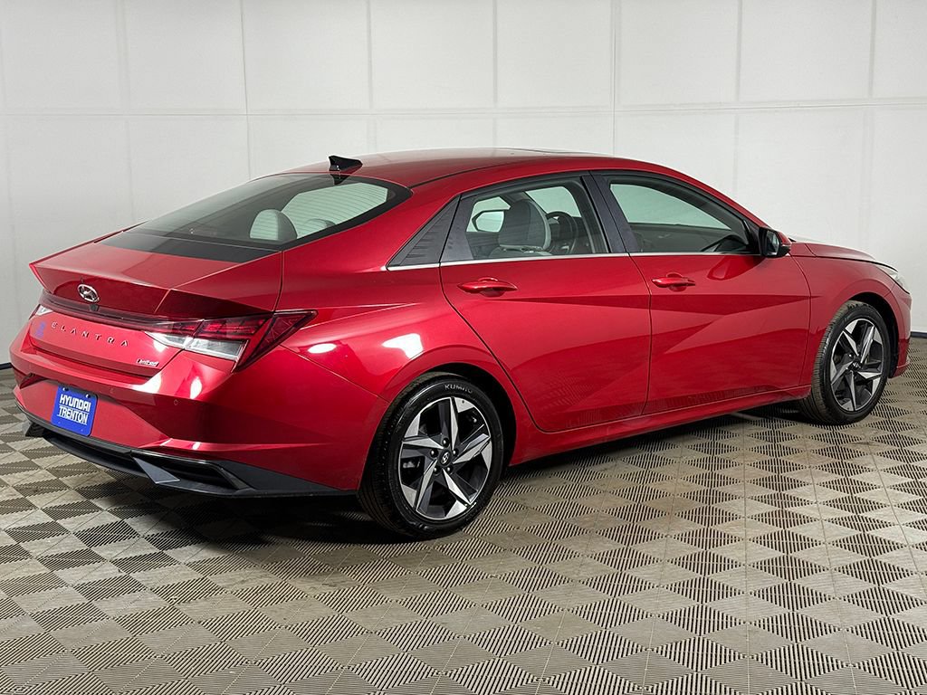 Used 2023 Hyundai Elantra Limited w/ Cargo Package FWD image 13