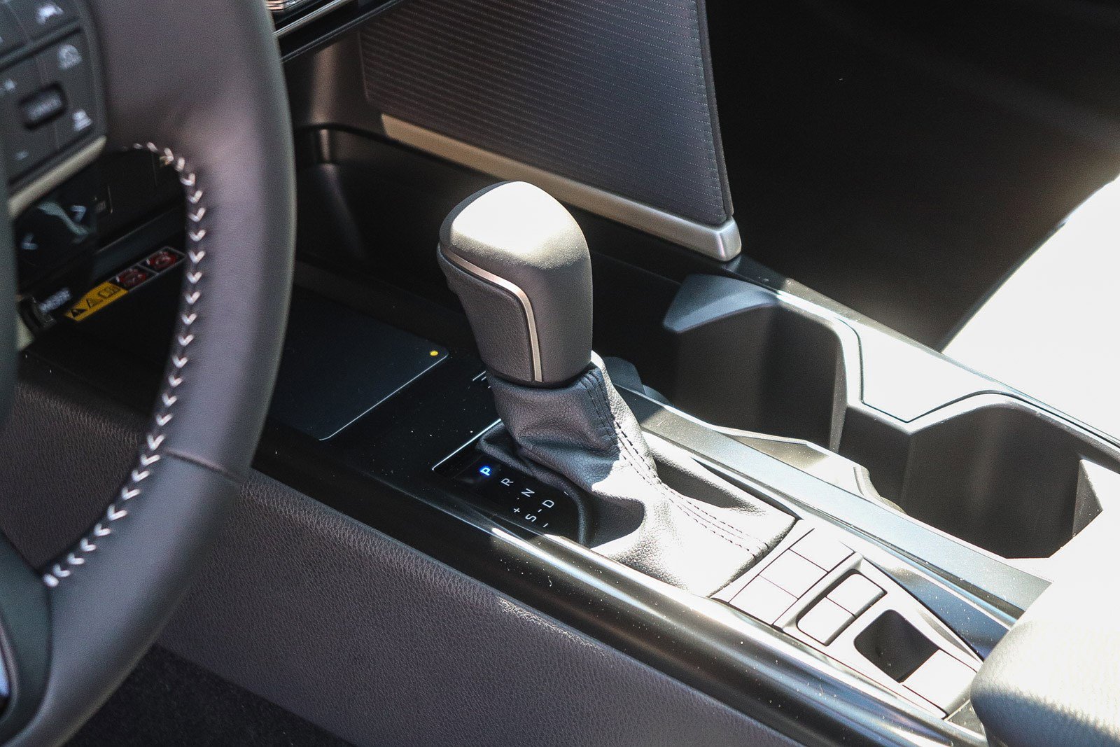 Used 2026 Toyota Camry Hybrid w/ Multimedia Upgrade Package image 24