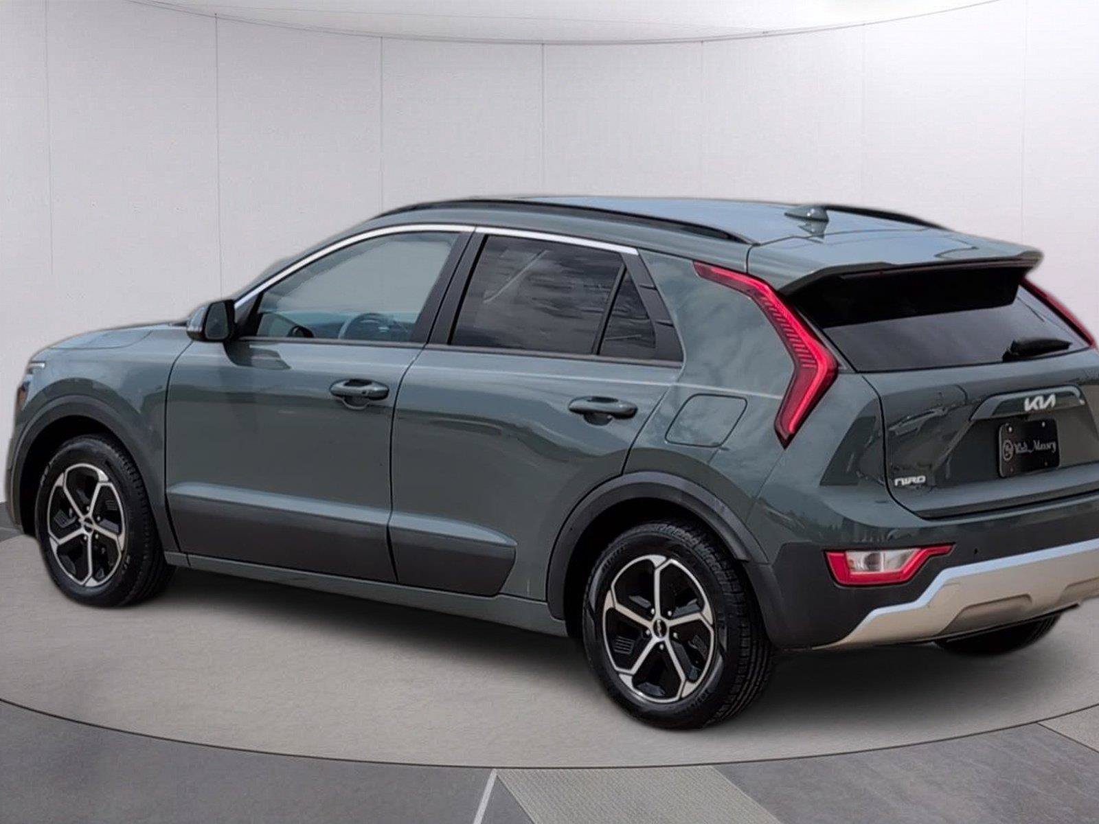 Used 2024 Kia Niro EX FWD image 3