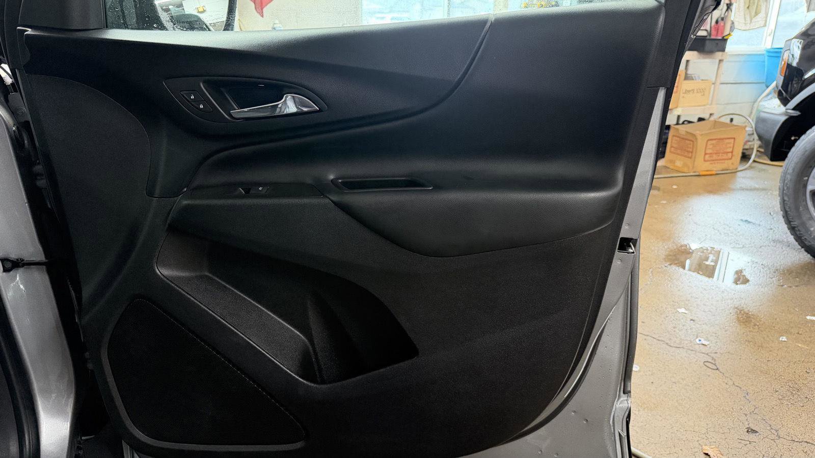 Used 2023 Chevrolet Equinox LT image 27