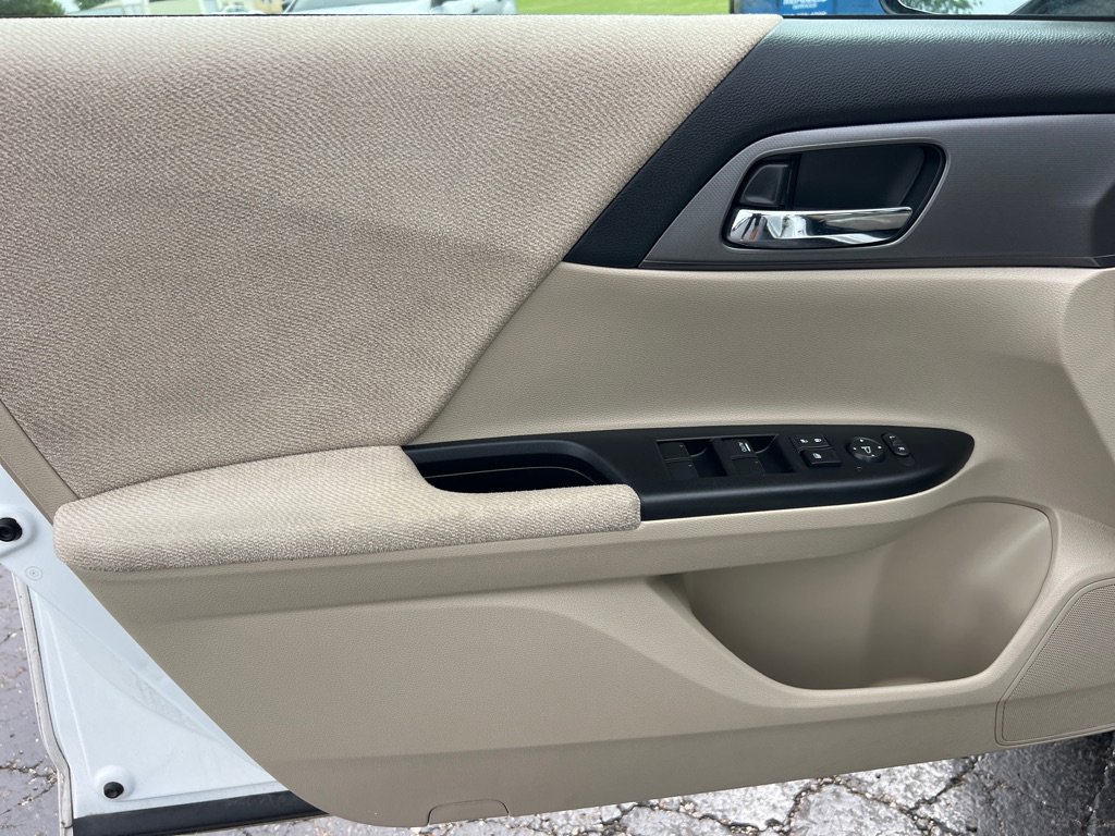 Used 2013 Honda Accord LX image 10