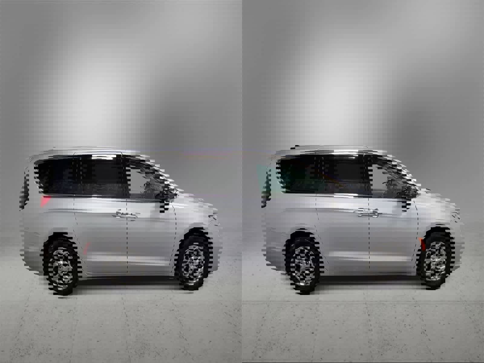 Used 2024 Chrysler Pacifica Limited image 9