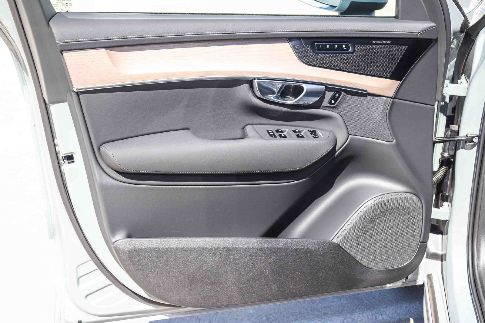 New 2027 Volvo XC90 B6 Plus AWD/4WD image 20