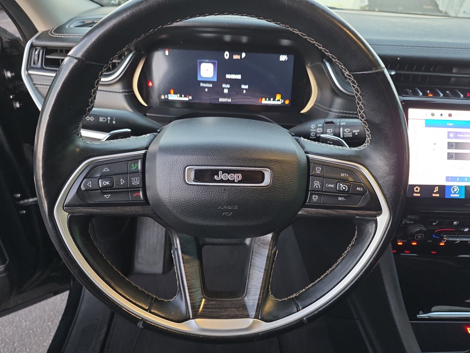 Used 2022 Jeep Grand Cherokee L Limited w/ Luxury Tech Group II image 17