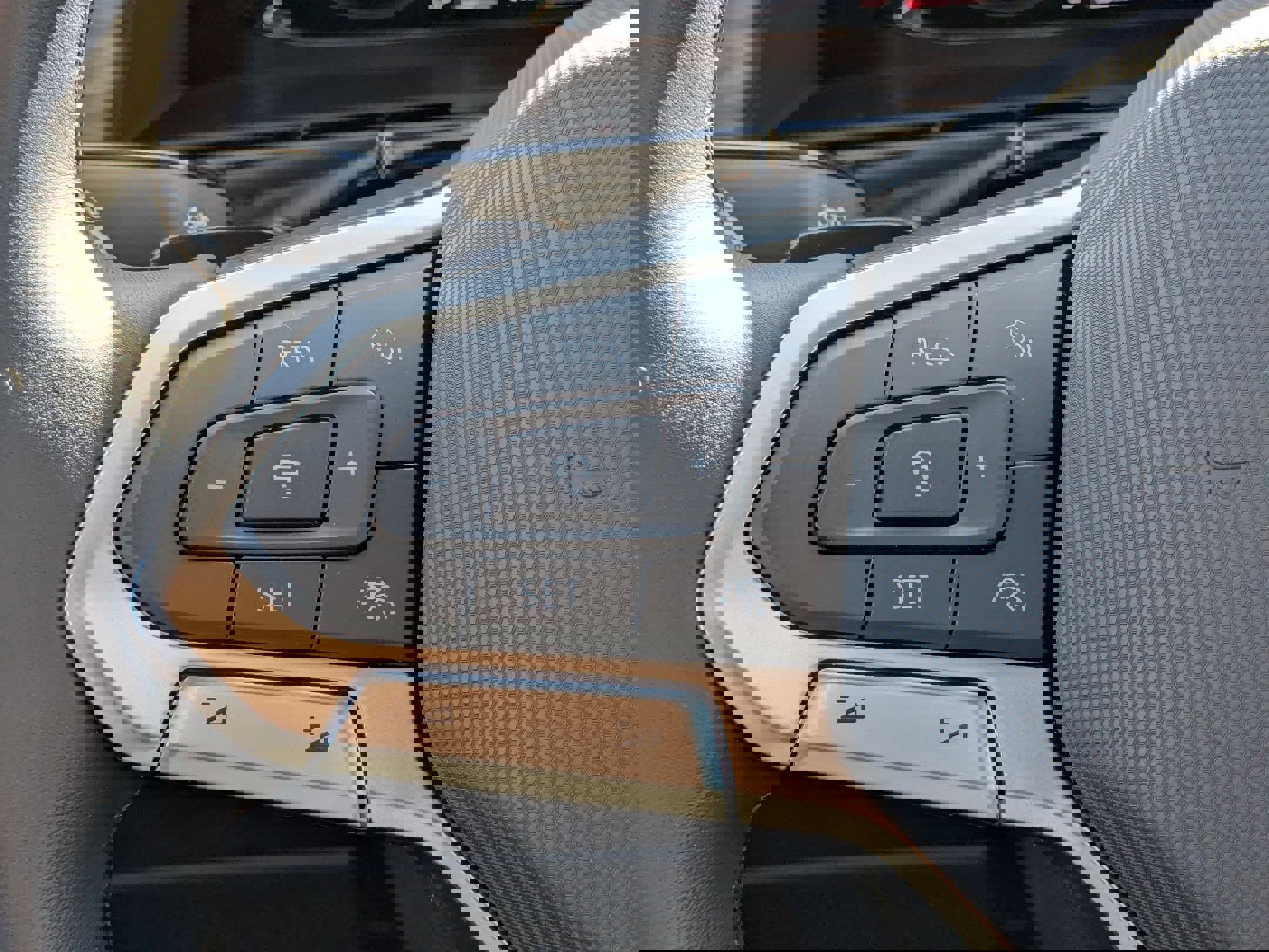 Used 2025 Volkswagen Atlas SEL Premium R-Line image 19