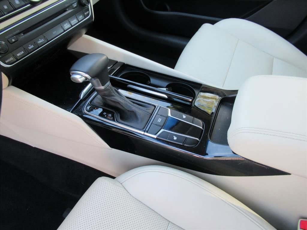 Used 2017 Kia Cadenza Premium w/ Luxury Package image 16