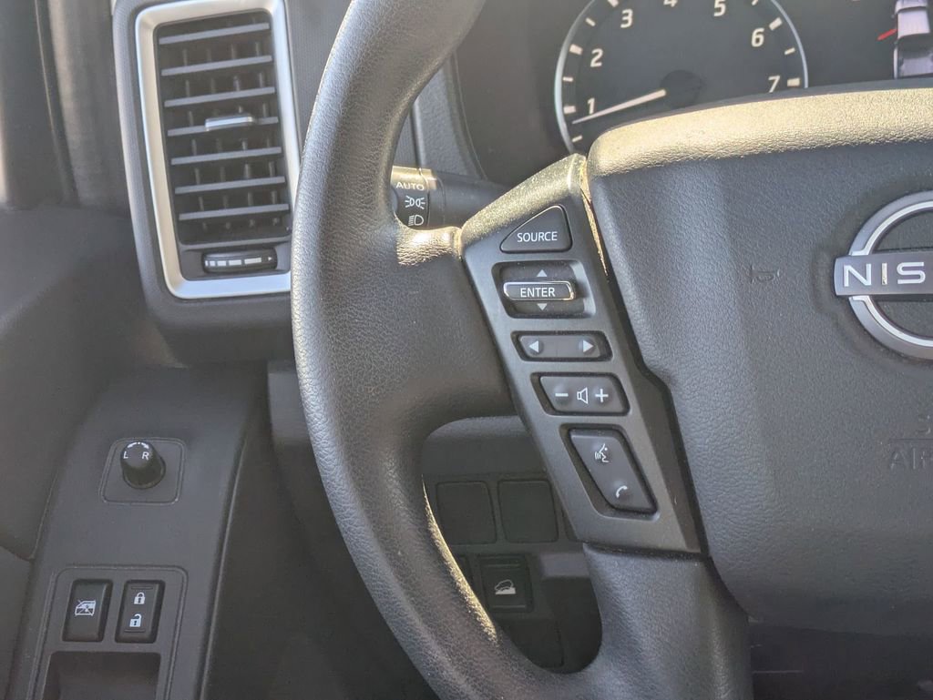 Used 2022 Nissan Frontier SV w/ Graphics Package image 12