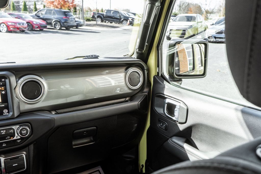 Used 2023 Jeep Wrangler Unlimited Sahara AWD/4WD image 14