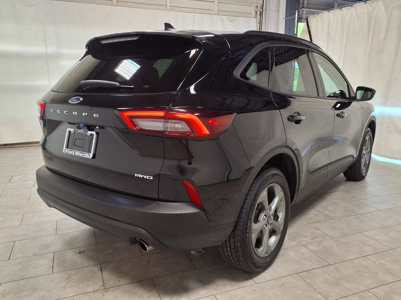 Used 2025 Ford Escape ST-Line AWD/4WD image 9