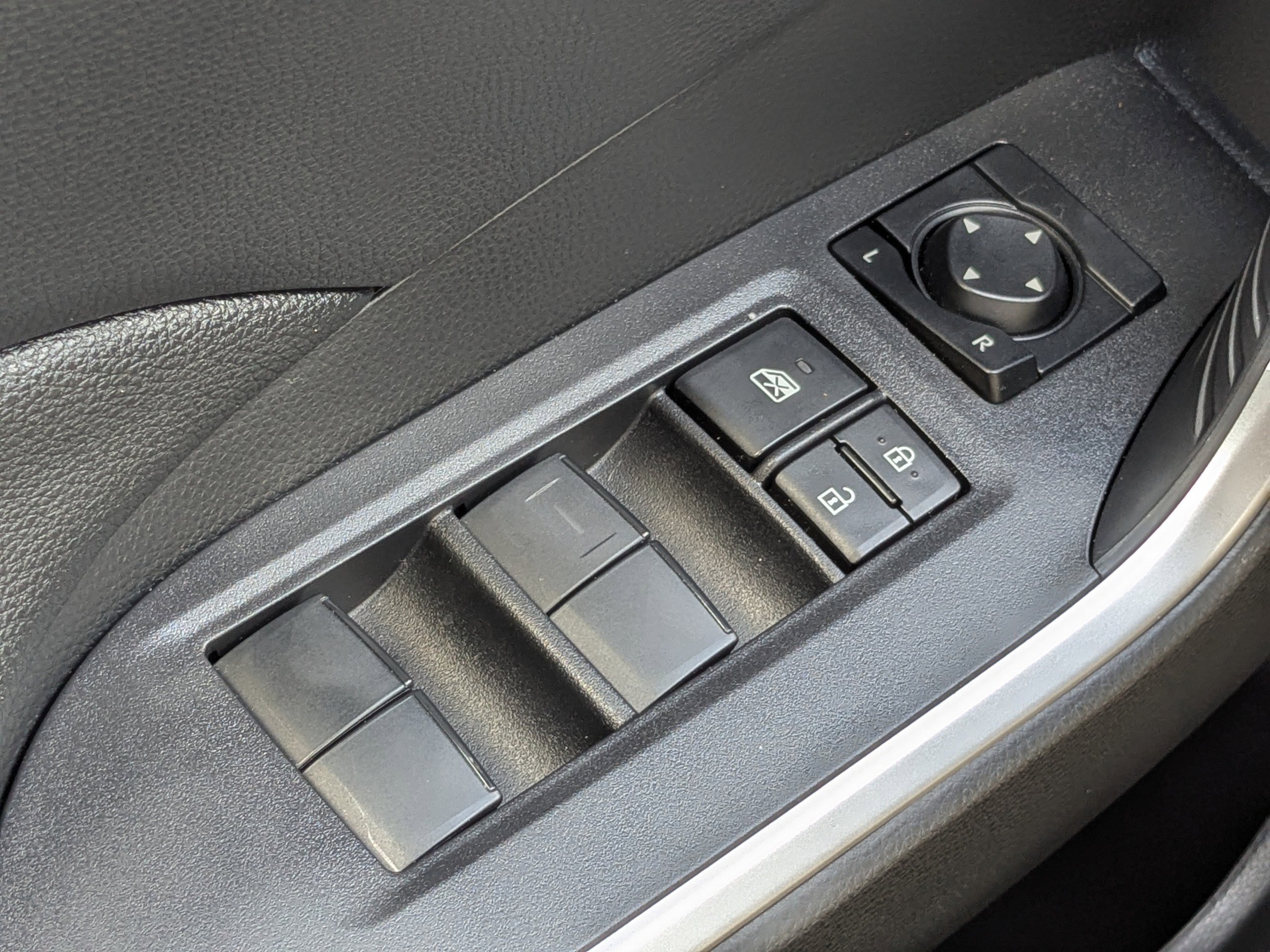 Used 2025 Toyota RAV4 LE image 23