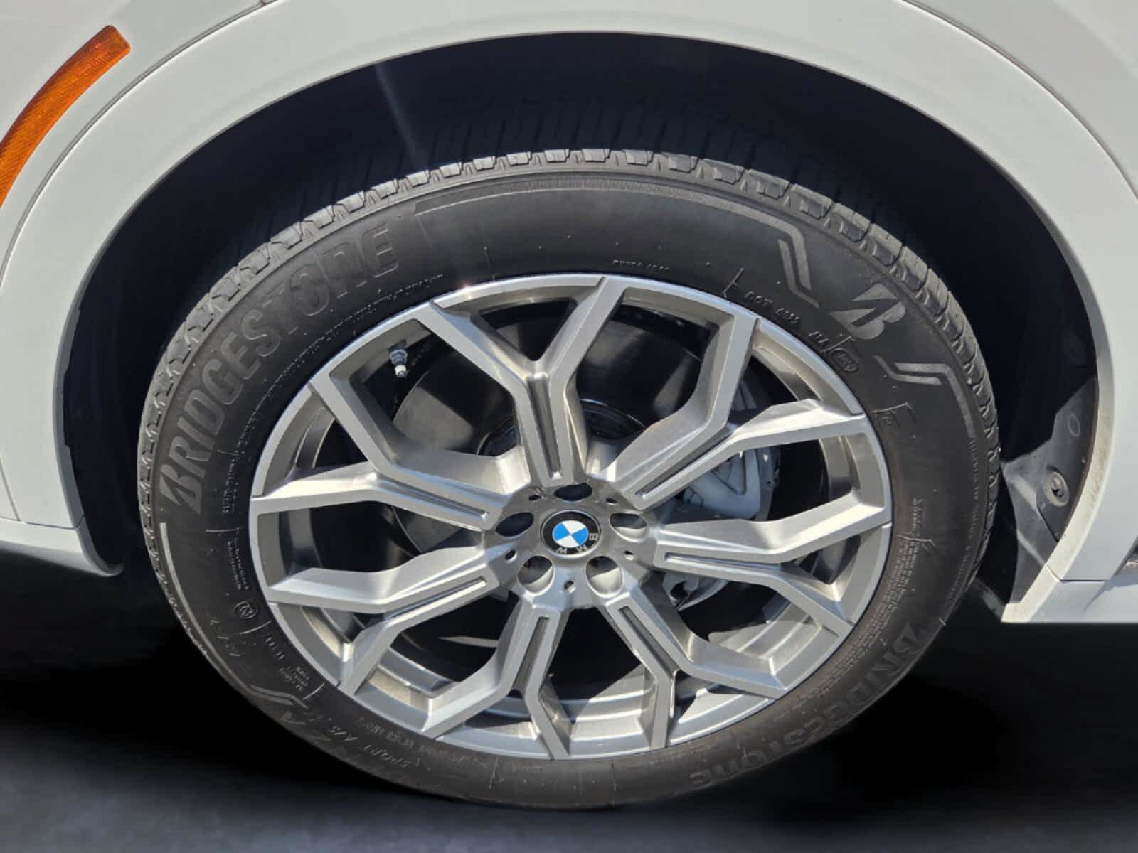 Used 2023 BMW X7 xDrive40i w/ Premium Package AWD/4WD image 9