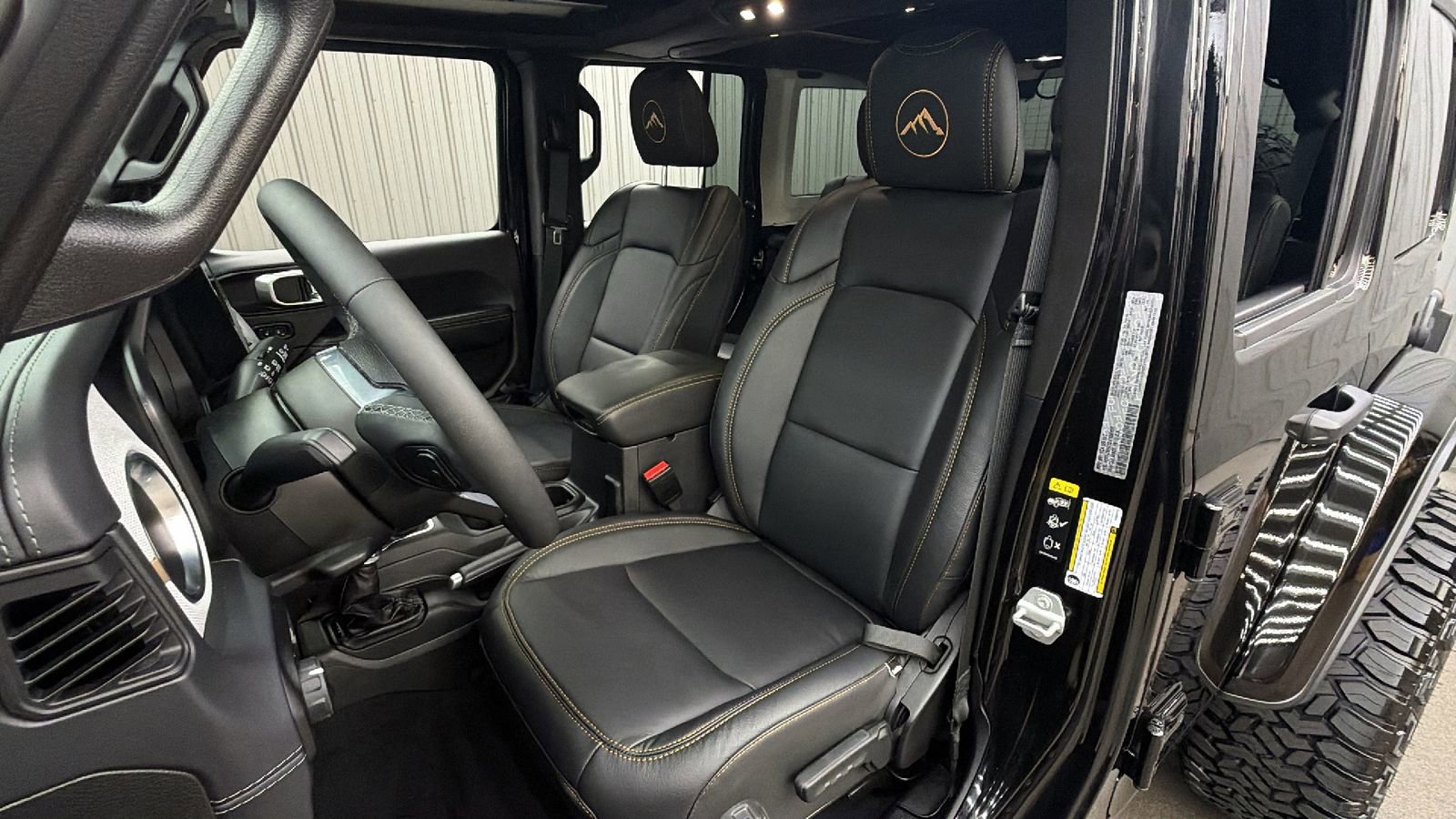 Used 2025 Jeep Wrangler Unlimited Sahara w/ Safety Group AWD/4WD image 21