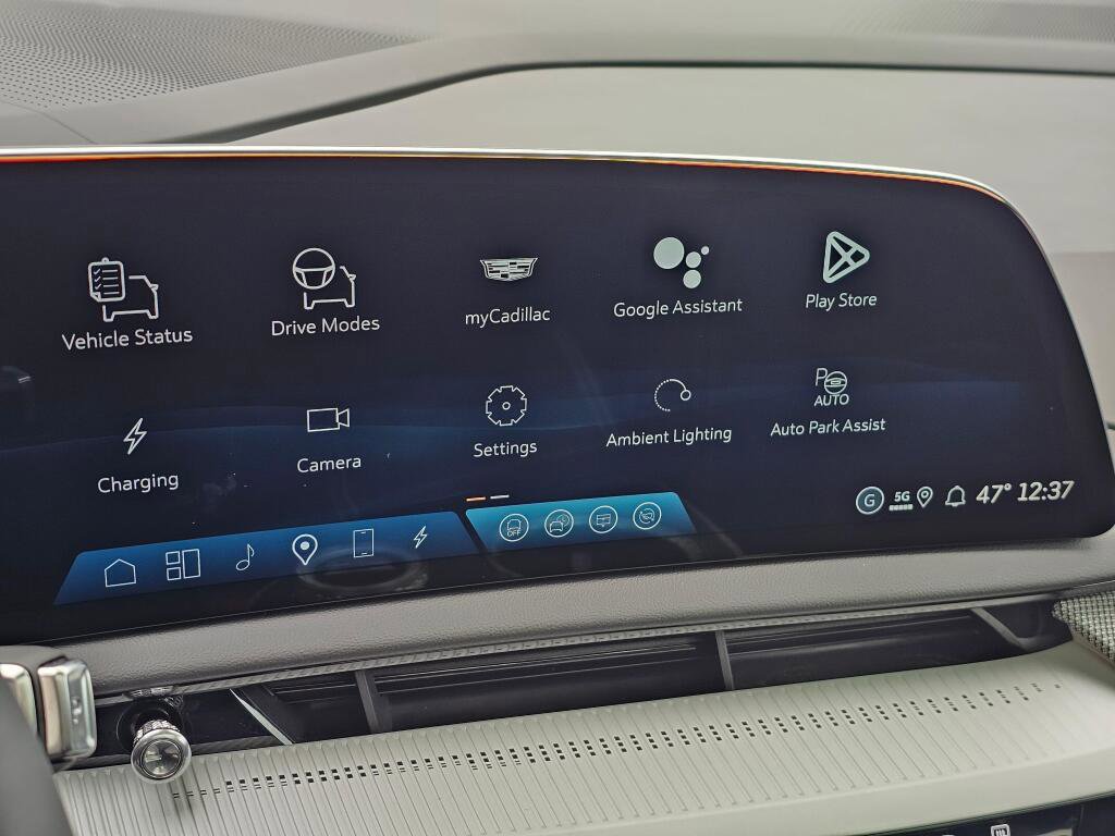 New 2026 Cadillac Optiq Luxury 1 image 39