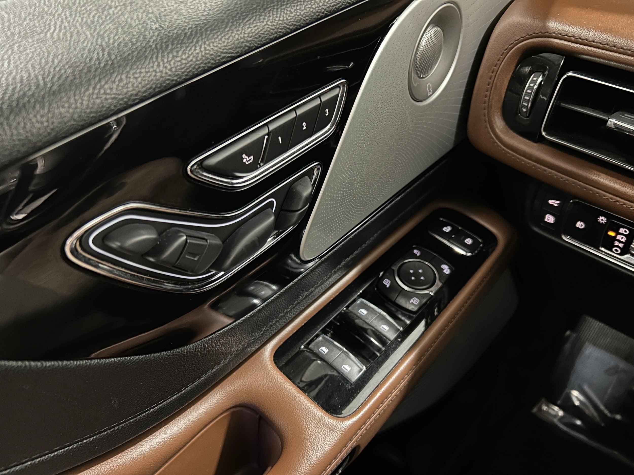 Used 2020 Lincoln Aviator Grand Touring w/ Equipment Group 302A image 23