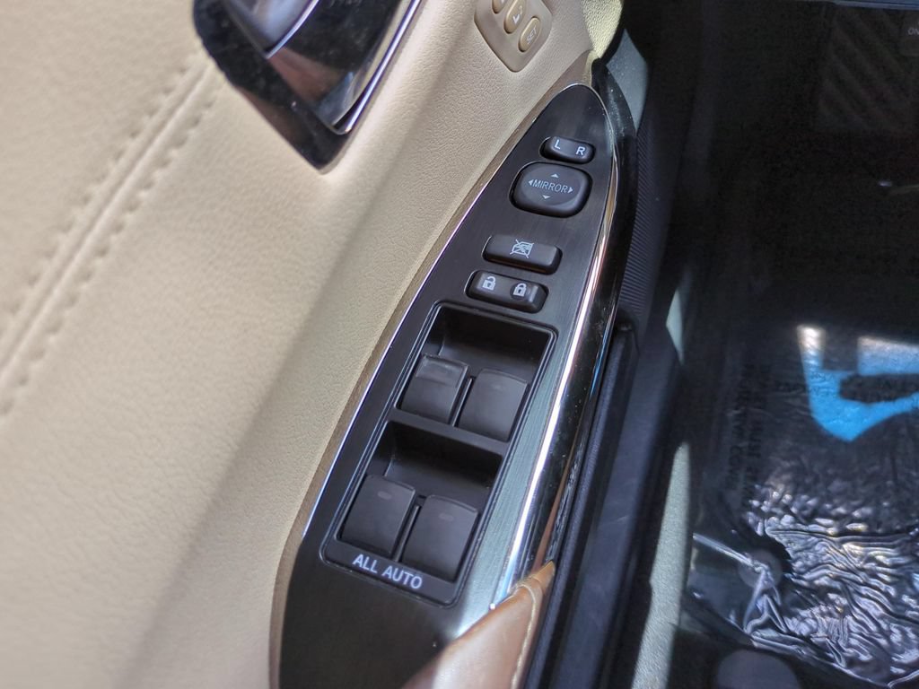 Used 2015 Toyota Avalon XLE Touring FWD image 19